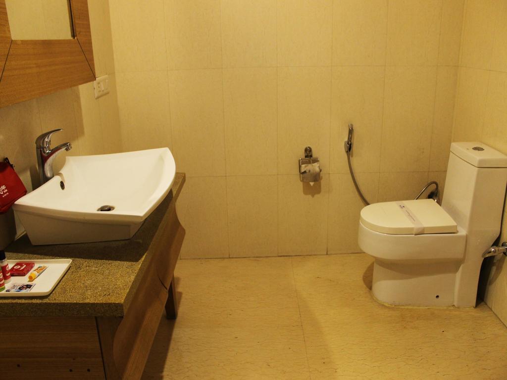 Hotel Oyo Premium Kaushambi Indirapuram Exterior foto
